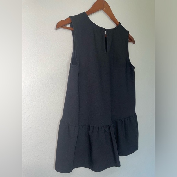 WHO WHAT WEAR Black Sleeveless Long Ruffled Tank Top Blouse keyhole back EUC - Picture 3 of 15